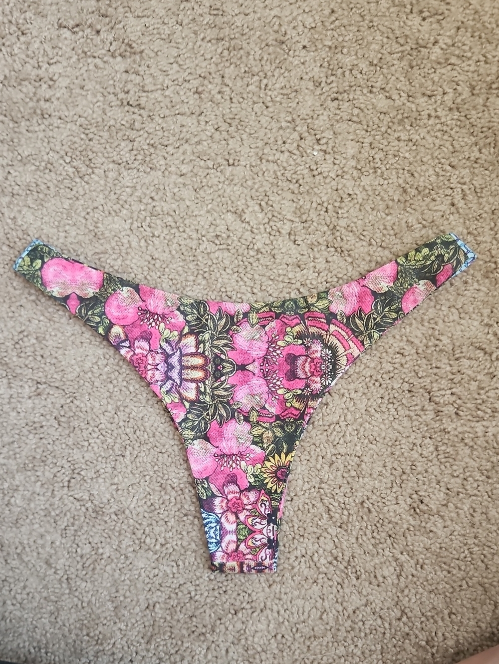 Kulani Kinis Bikini - Picture 2 of 2